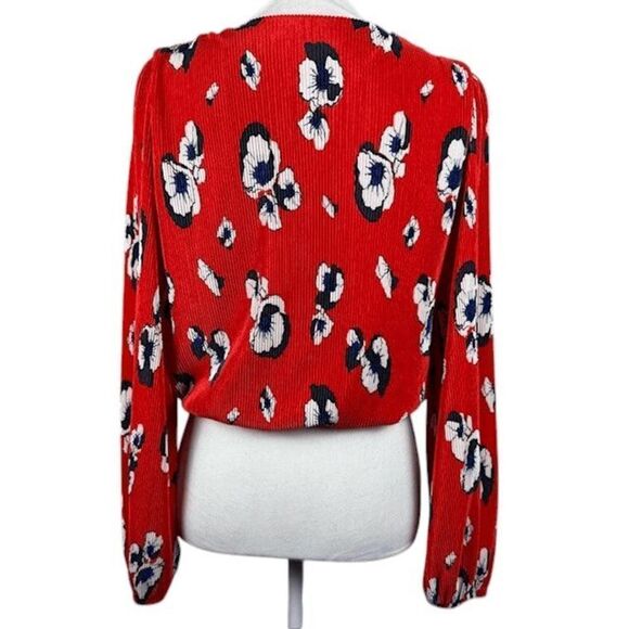 ASTR the Label Plisse Long Sleeve Pleated Surplice Wrap Top Red Floral Small - Picture 6 of 12